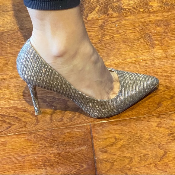 Glam and Gold Carlos Santana Pump size 5 - Picture 4 of 5
